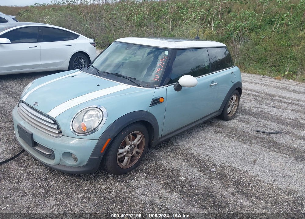 2013 MINI HARDTOP COOPER VIN: WMWSU3C57DT685055