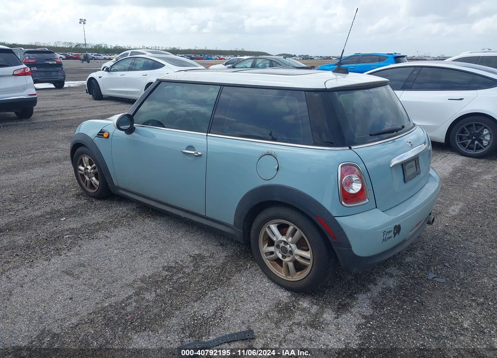 2013 MINI HARDTOP COOPER VIN: WMWSU3C57DT685055