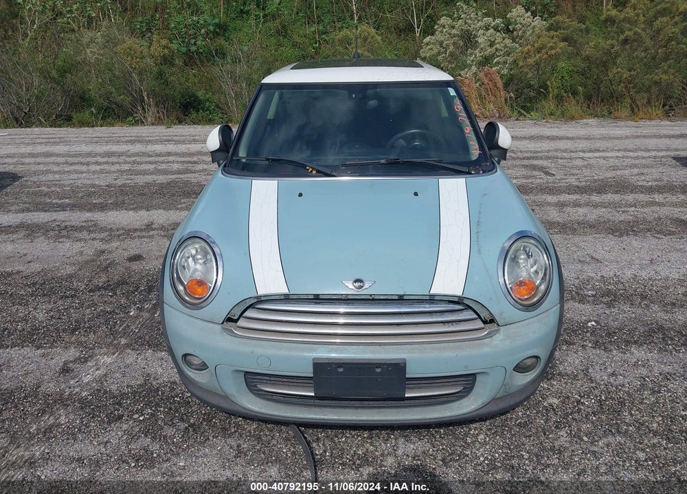 2013 MINI HARDTOP COOPER VIN: WMWSU3C57DT685055