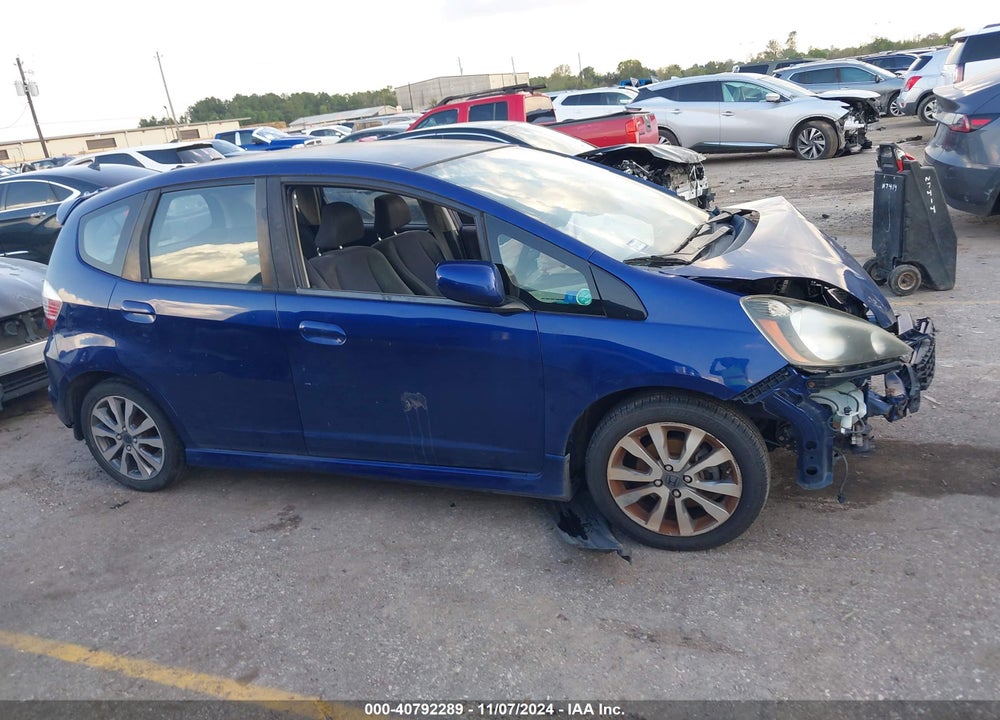 2013 HONDA FIT VIN: JHMGE8G55DC013782