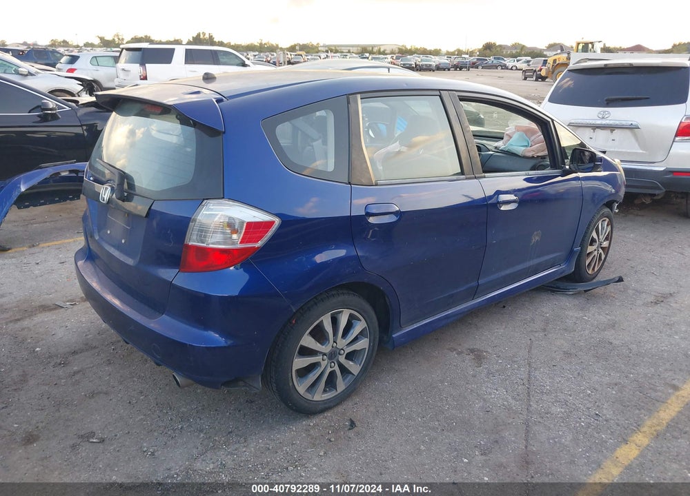 2013 HONDA FIT VIN: JHMGE8G55DC013782