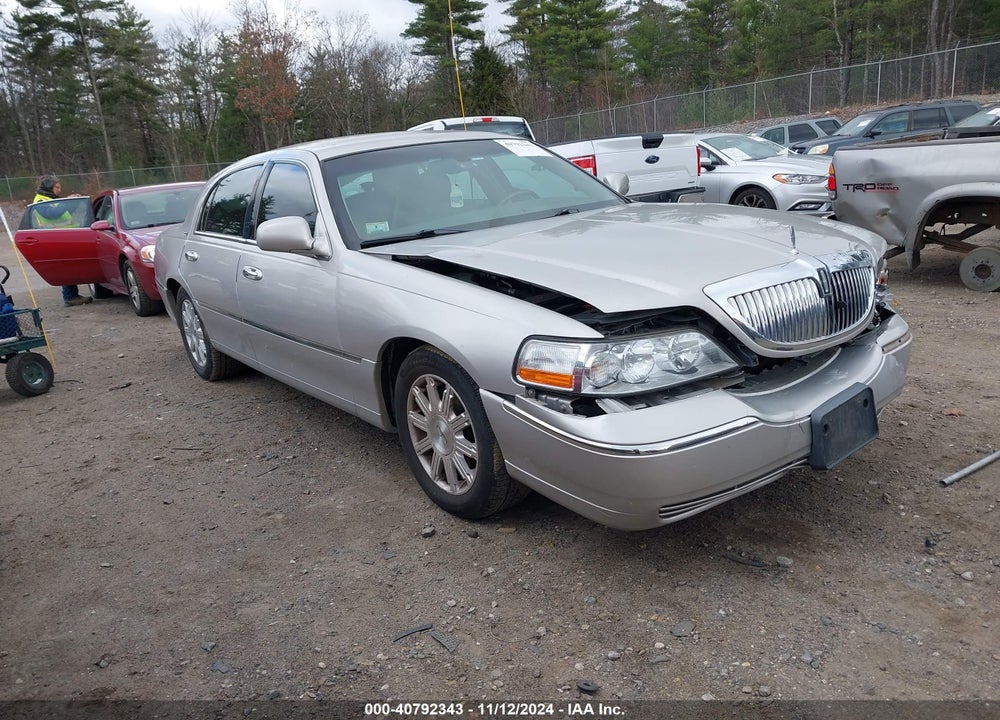 2010 LINCOLN TOWN CAR SIGNATURE LIMITED VIN: 2LNBL8CV1AX631277