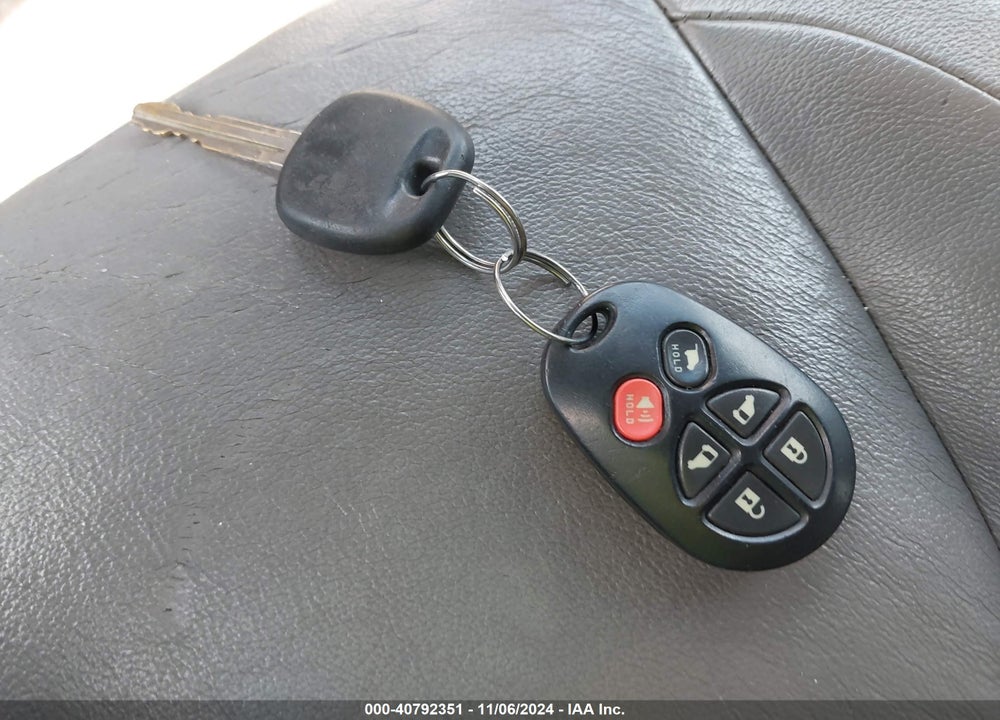 2009 TOYOTA SIENNA XLE VIN: 5TDZK22C19S228720