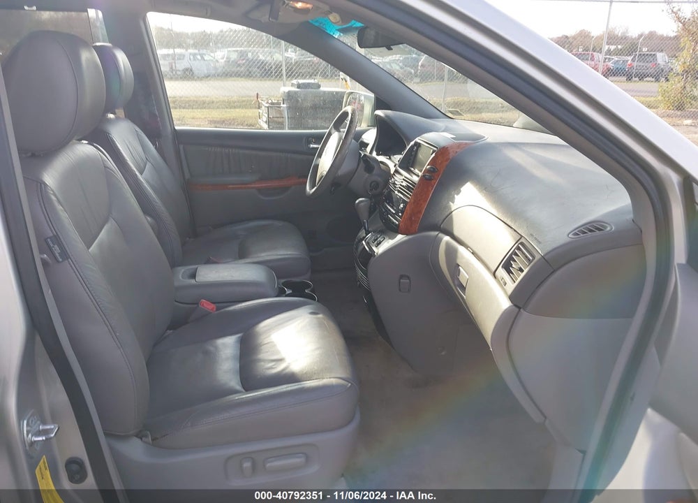 2009 TOYOTA SIENNA XLE VIN: 5TDZK22C19S228720