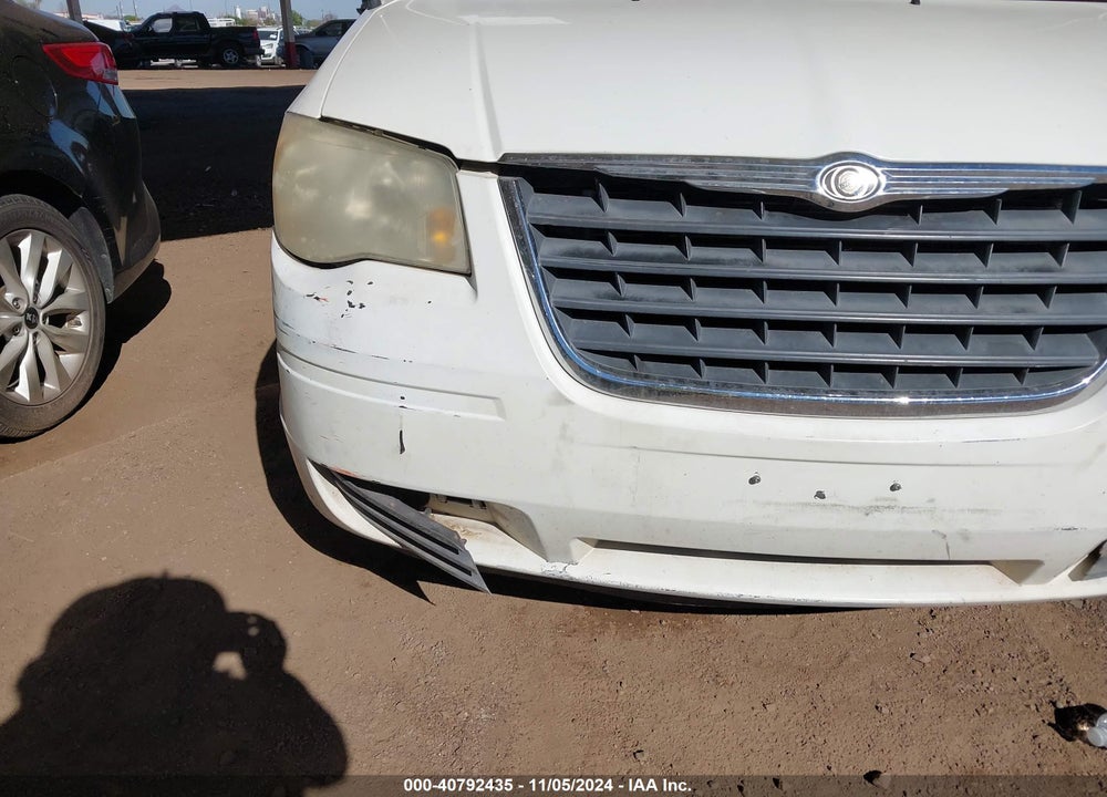 2008 CHRYSLER TOWN & COUNTRY LX VIN: 2A8HR44H38R678297