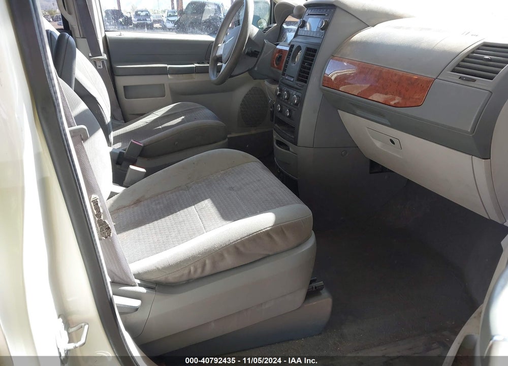 2008 CHRYSLER TOWN & COUNTRY LX VIN: 2A8HR44H38R678297