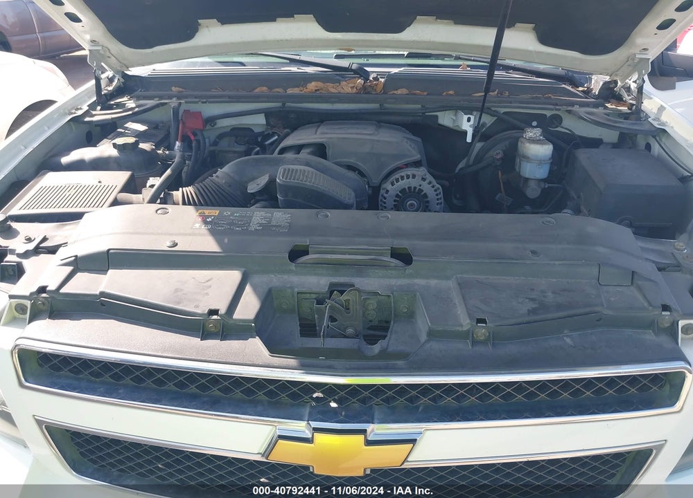 2014 CHEVROLET SUBURBAN 1500 LT VIN: 1GNSCJE04ER102586