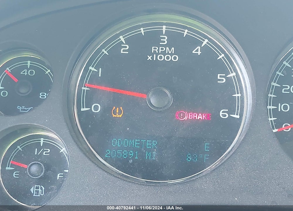 2014 CHEVROLET SUBURBAN 1500 LT VIN: 1GNSCJE04ER102586