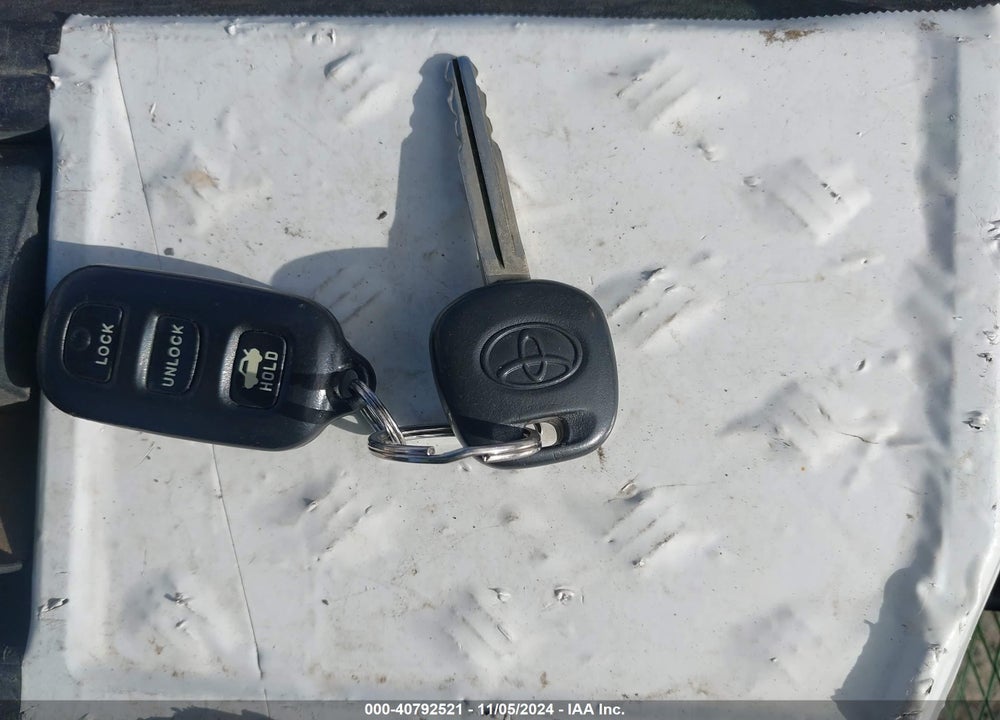 2004 TOYOTA CAMRY XLE VIN: JTDBE32K940275463