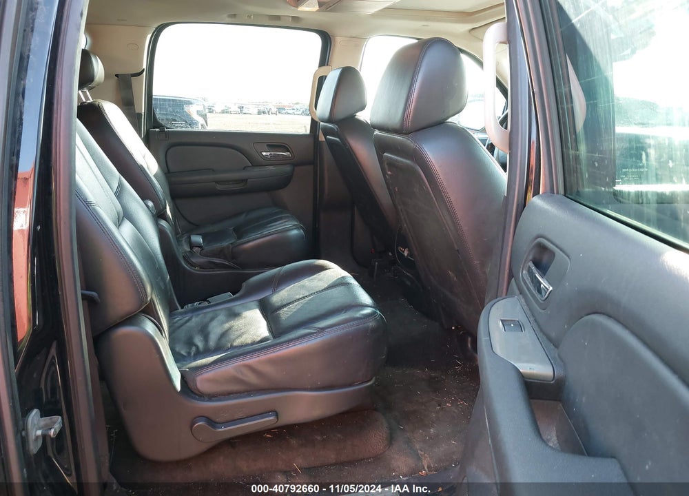 2008 CHEVROLET SUBURBAN 1500 LT VIN: 3GNFC16018G102856