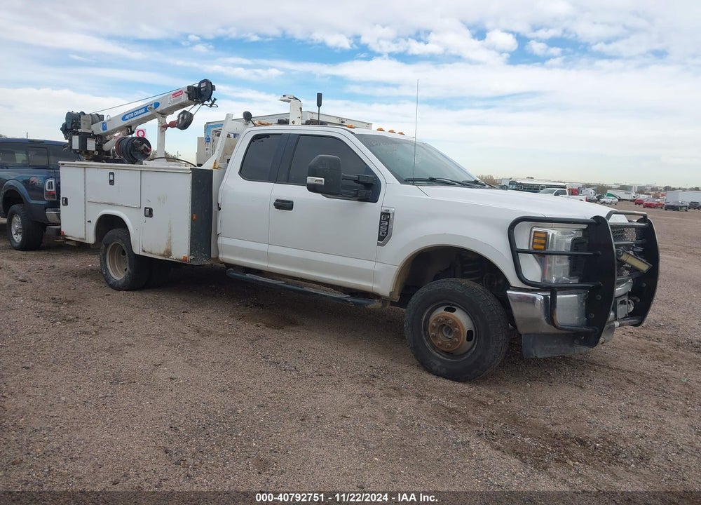 2019 FORD F-350 CHASSIS XL VIN: 1FD8X3H65KEE13963
