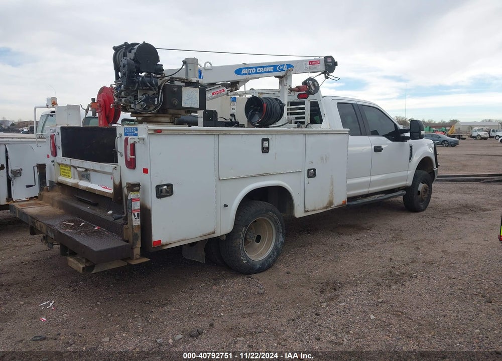 2019 FORD F-350 CHASSIS XL VIN: 1FD8X3H65KEE13963