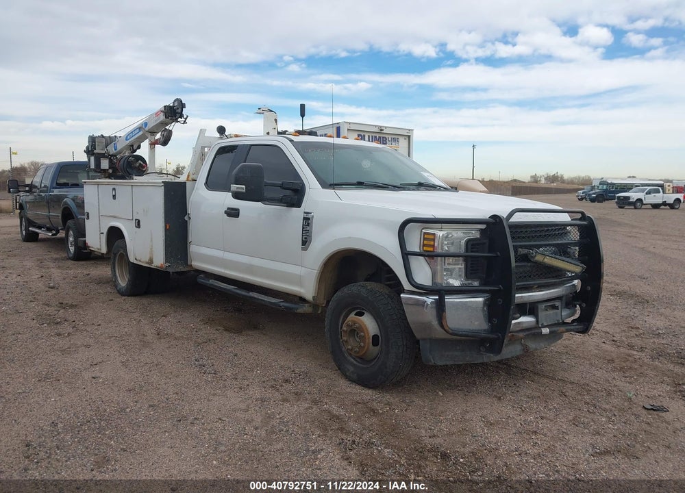 2019 FORD F-350 CHASSIS XL VIN: 1FD8X3H65KEE13963