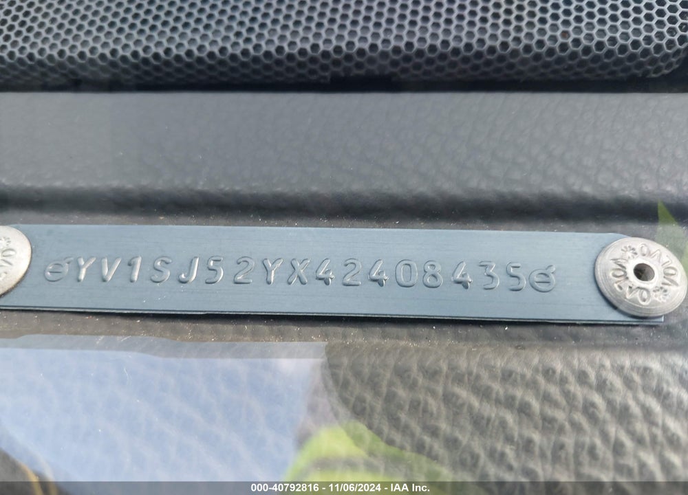 2004 VOLVO V70 R VIN: YV1SJ52YX42408435