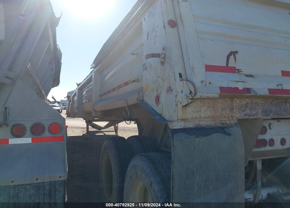 2005 CLEMENT IND DUMP VIN: 5C2BB38BX5M004455