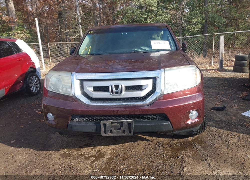 2011 HONDA PILOT EX VIN: 5FNYF4H4XBB040414