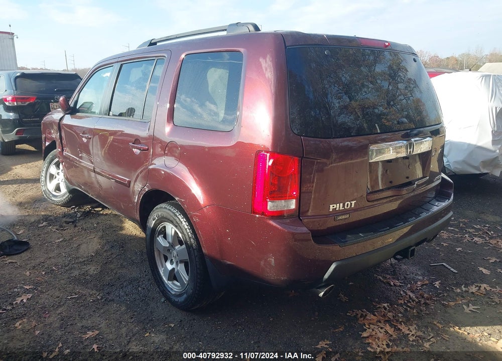 2011 HONDA PILOT EX VIN: 5FNYF4H4XBB040414