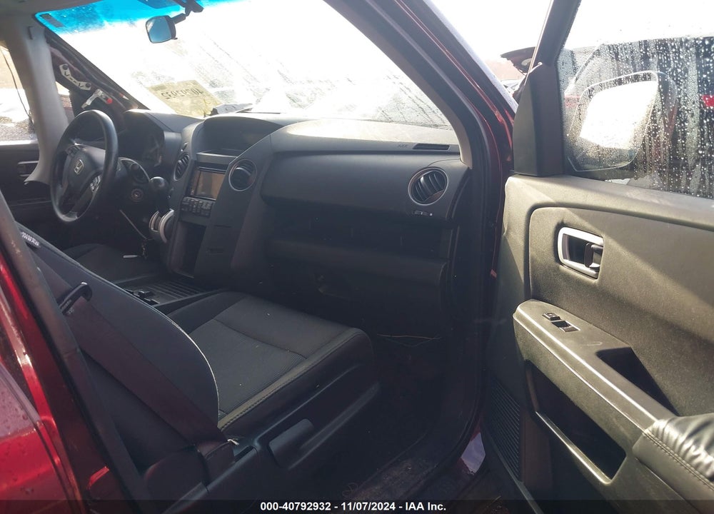 2011 HONDA PILOT EX VIN: 5FNYF4H4XBB040414