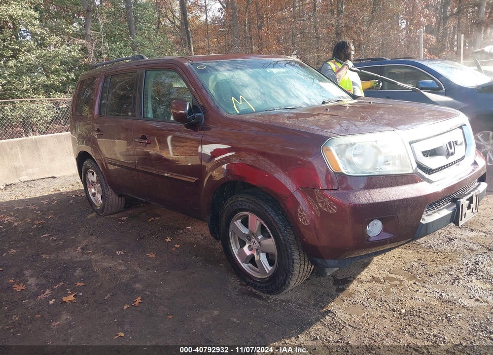 2011 HONDA PILOT EX VIN: 5FNYF4H4XBB040414