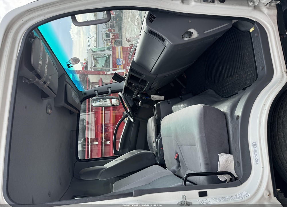 2017 ISUZU NRR DSL REG AT VIN: JALE5W168H7303753