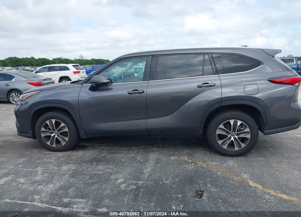 2022 TOYOTA HIGHLANDER XLE VIN: 5TDGZRAH3NS543960