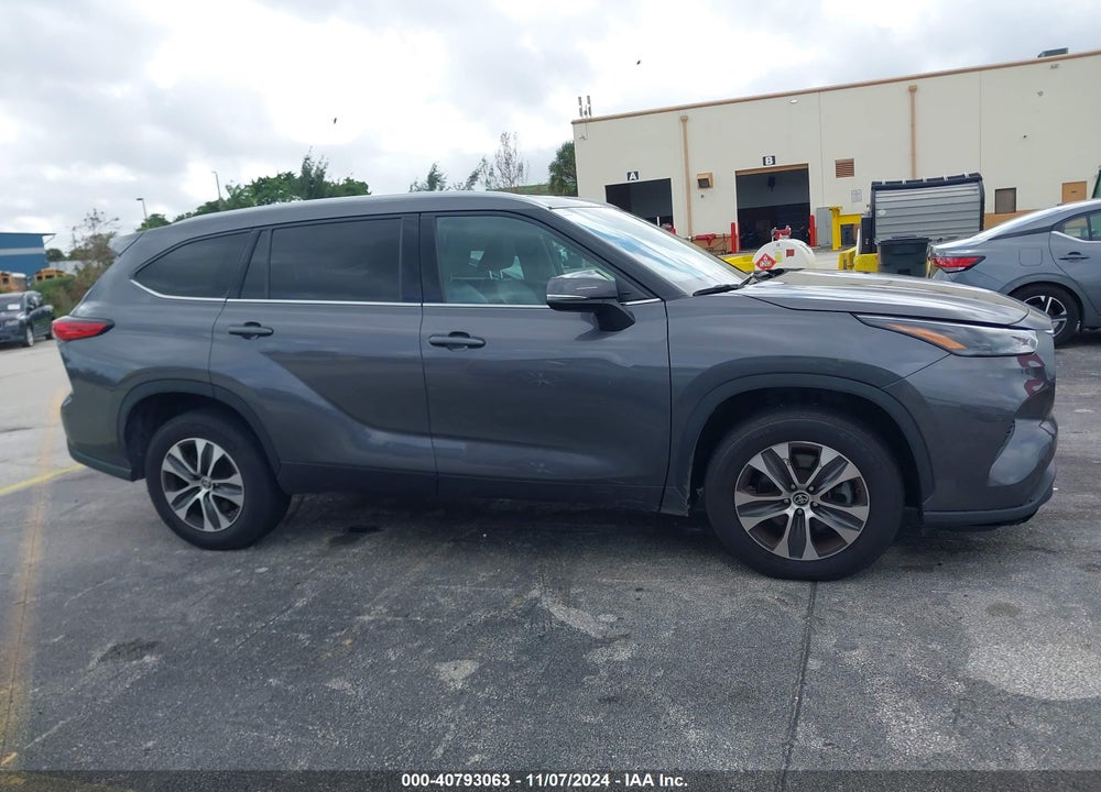 2022 TOYOTA HIGHLANDER XLE VIN: 5TDGZRAH3NS543960