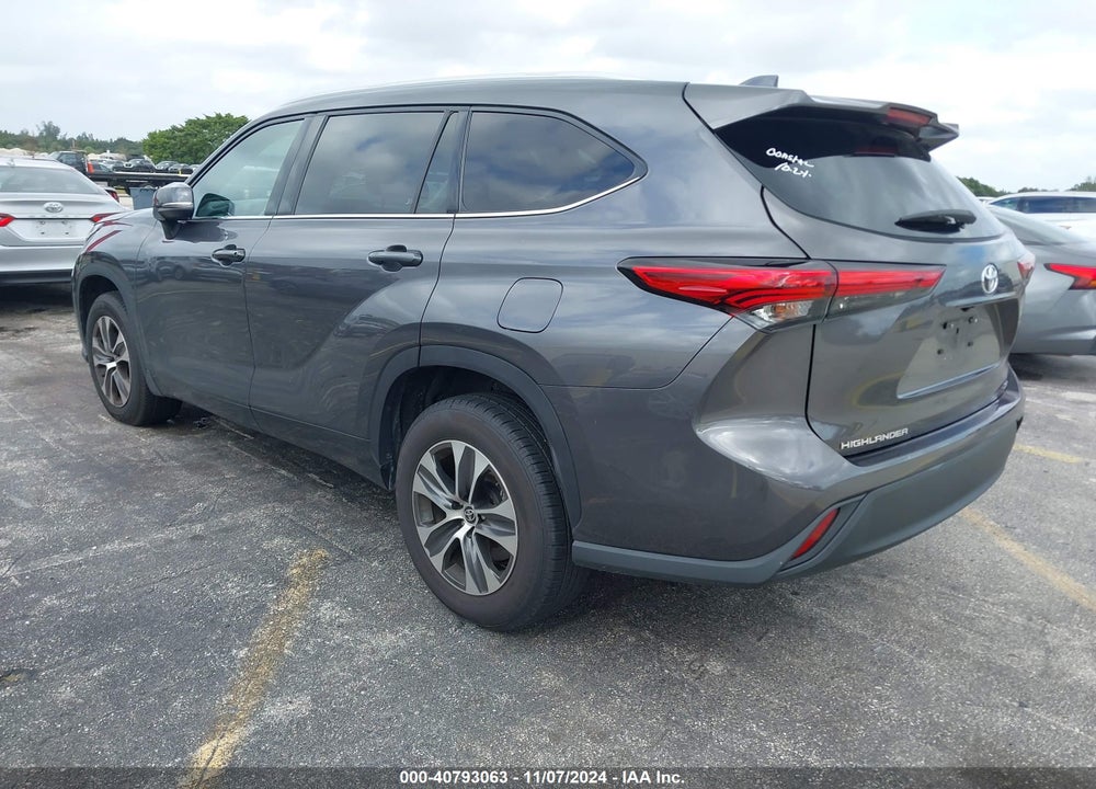 2022 TOYOTA HIGHLANDER XLE VIN: 5TDGZRAH3NS543960