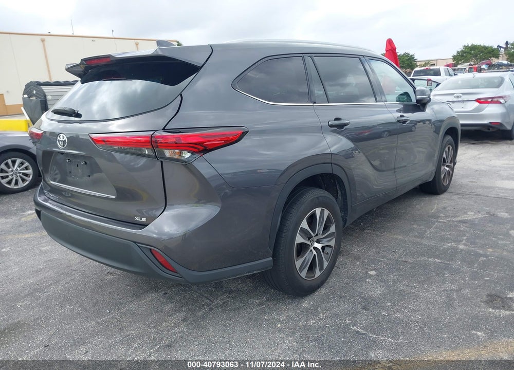 2022 TOYOTA HIGHLANDER XLE VIN: 5TDGZRAH3NS543960