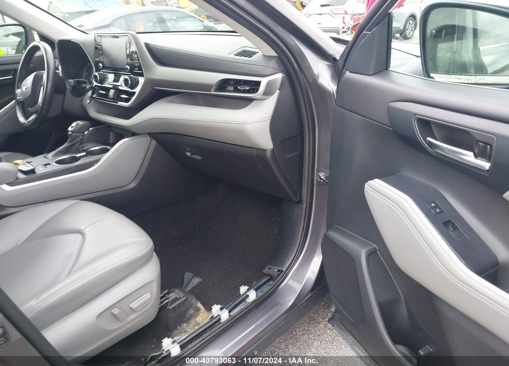 2022 TOYOTA HIGHLANDER XLE VIN: 5TDGZRAH3NS543960