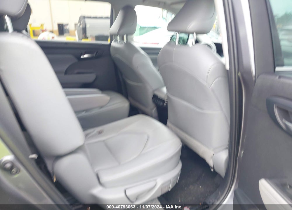 2022 TOYOTA HIGHLANDER XLE VIN: 5TDGZRAH3NS543960