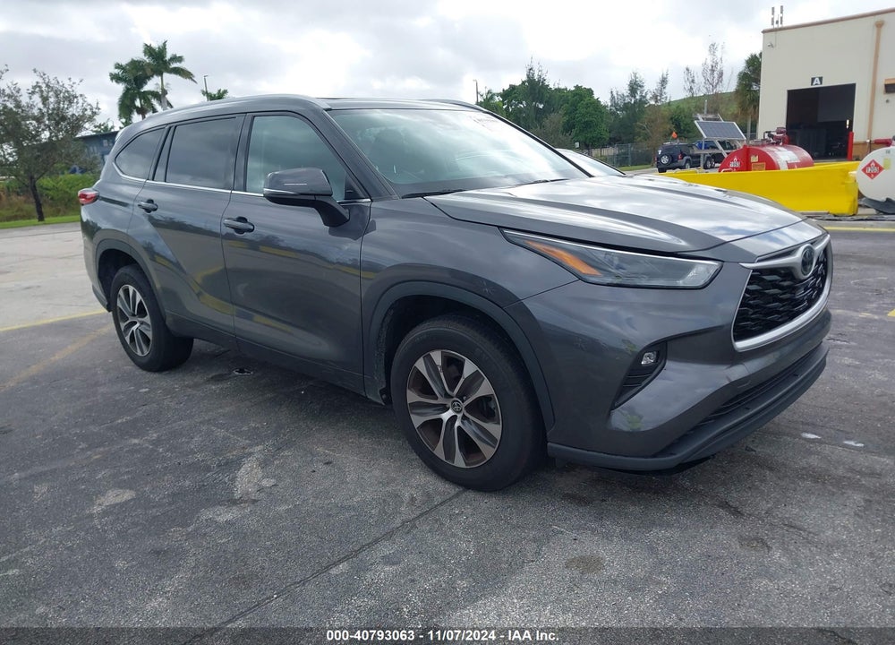 2022 TOYOTA HIGHLANDER XLE VIN: 5TDGZRAH3NS543960