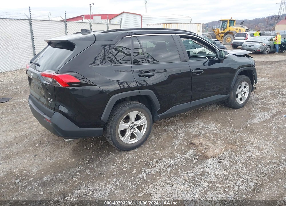 2021 TOYOTA RAV4 XLE VIN: 2T3P1RFV9MC242470