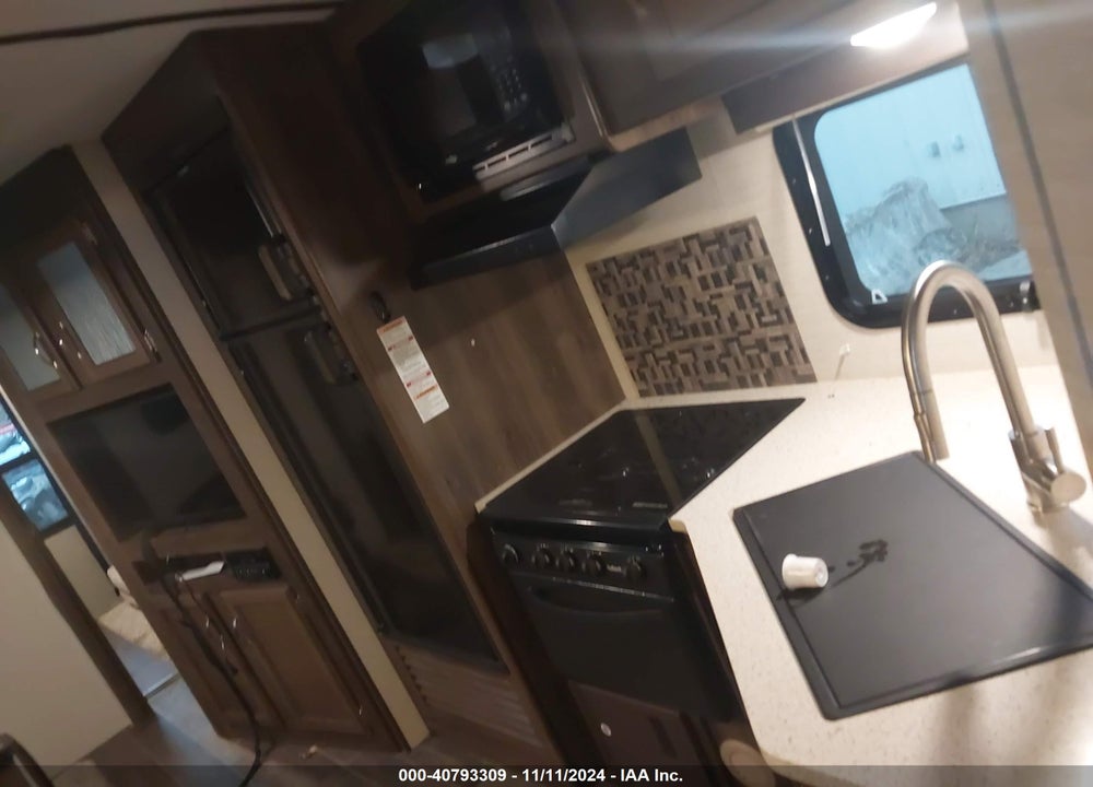 2018 KEYSTONE OTHER VIN: 4YDT31B25JD435757