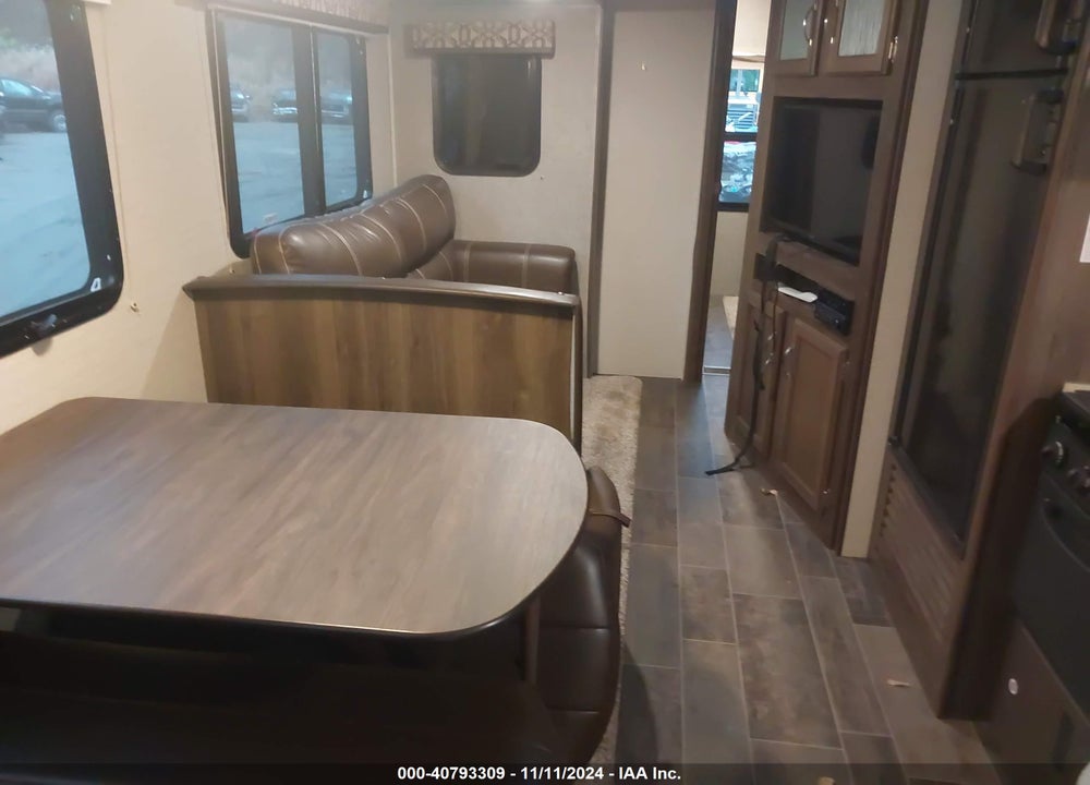 2018 KEYSTONE OTHER VIN: 4YDT31B25JD435757