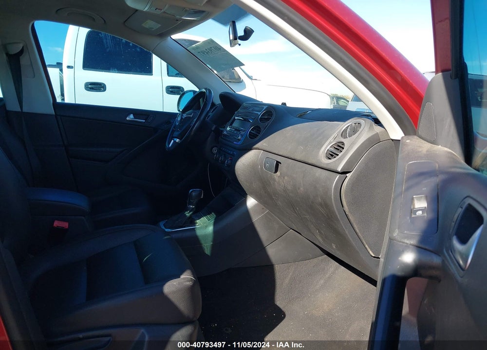 2014 VOLKSWAGEN TIGUAN SE VIN: WVGBV3AX9EW052024