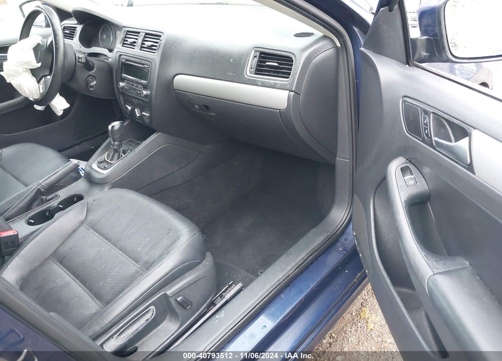 2013 VOLKSWAGEN JETTA 2.5L SE VIN: 3VWDP7AJ0DM417213