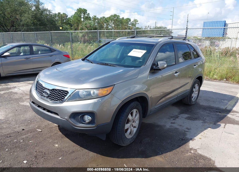 2013 KIA SORENTO LX VIN: 5XYKT4A61DG352529