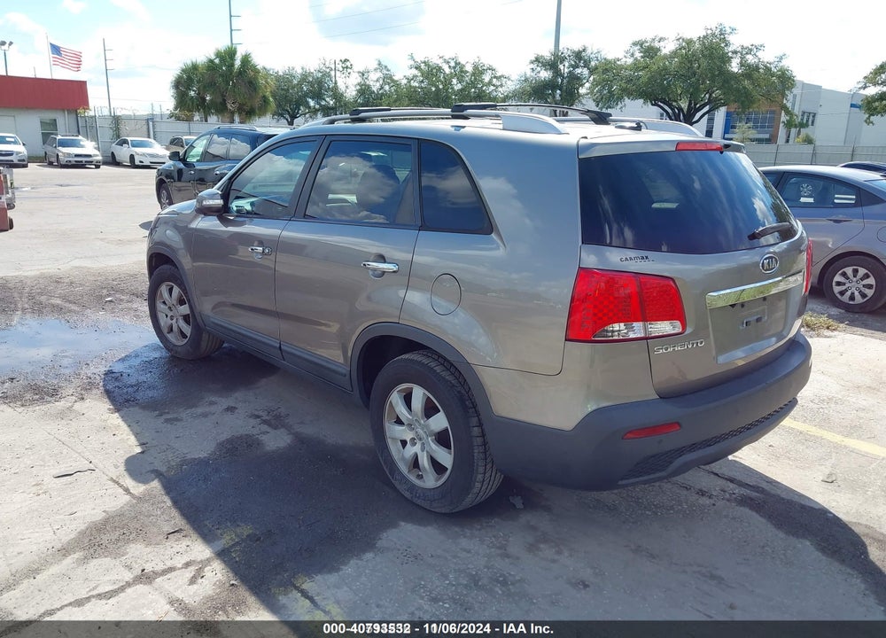2013 KIA SORENTO LX VIN: 5XYKT4A61DG352529