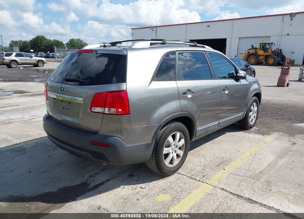 2013 KIA SORENTO LX VIN: 5XYKT4A61DG352529