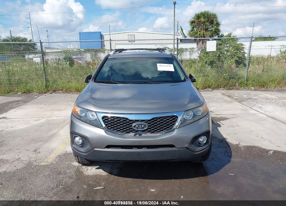 2013 KIA SORENTO LX VIN: 5XYKT4A61DG352529