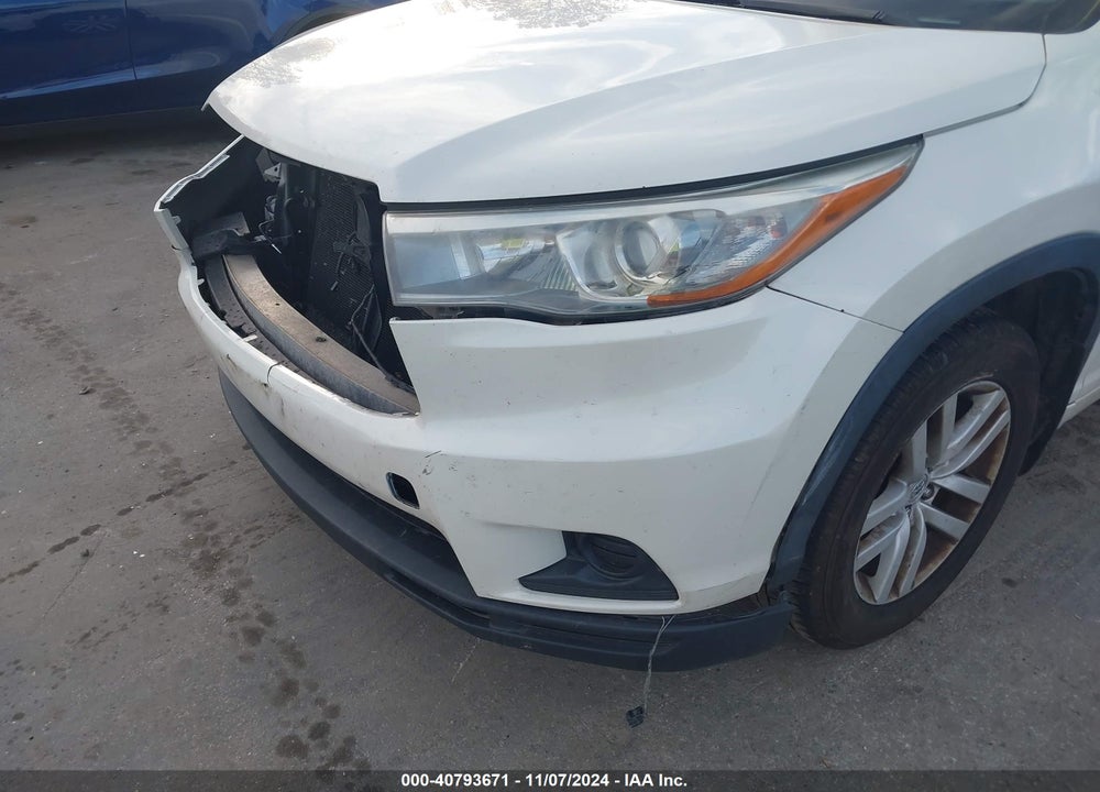 2015 TOYOTA HIGHLANDER LE V6 VIN: 5TDBKRFH2FS182617