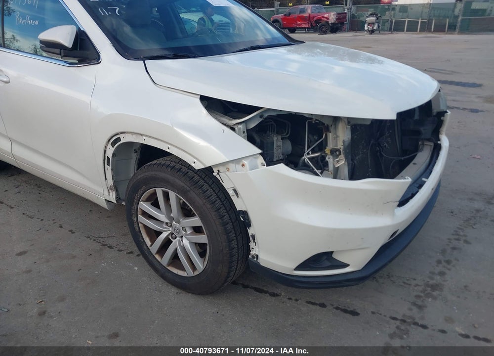2015 TOYOTA HIGHLANDER LE V6 VIN: 5TDBKRFH2FS182617
