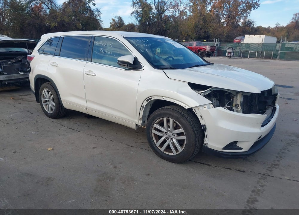 2015 TOYOTA HIGHLANDER LE V6 VIN: 5TDBKRFH2FS182617
