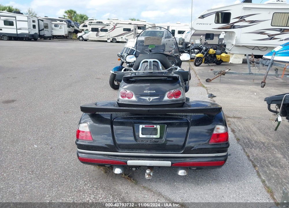 2010 HONDA GL1800 VIN: 1HFSC47G6AA907198