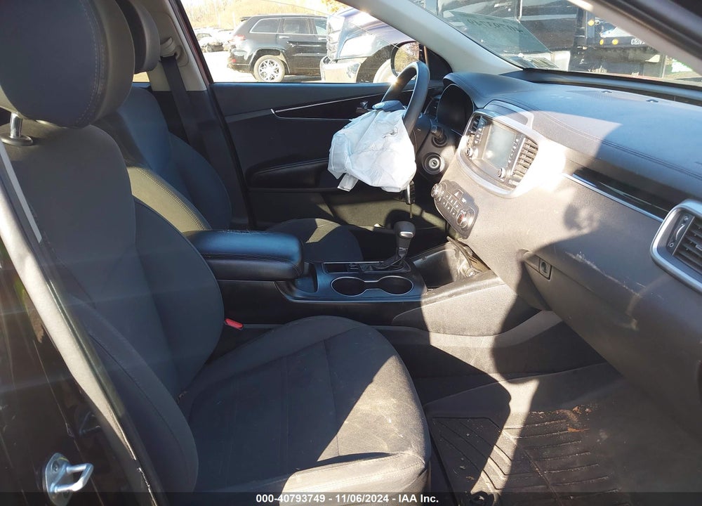 2019 KIA SORENTO 2.4L LX VIN: 5XYPGDA39KG553012