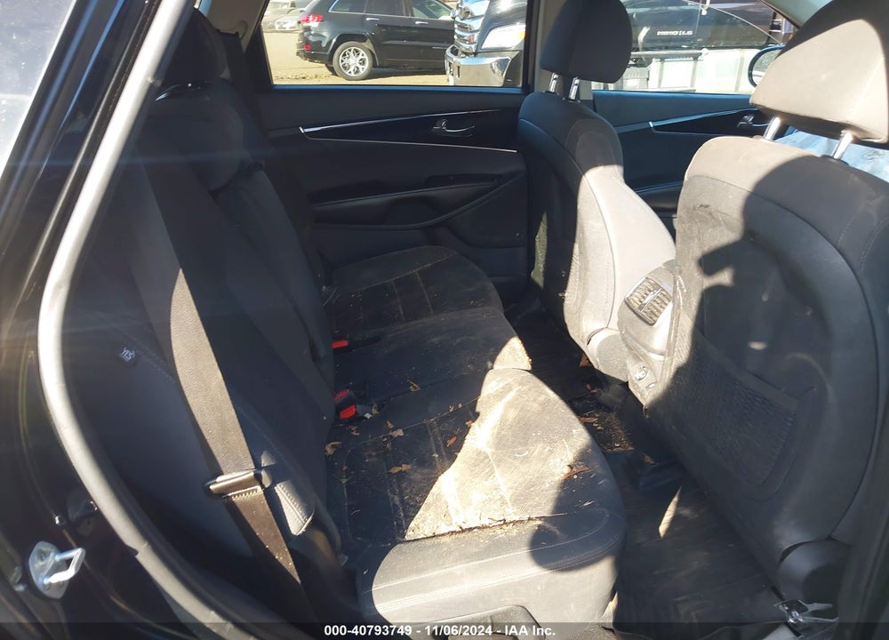 2019 KIA SORENTO 2.4L LX VIN: 5XYPGDA39KG553012