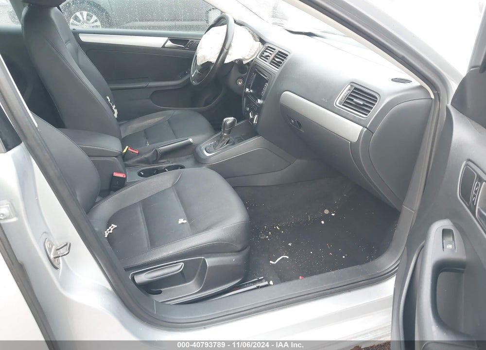 2011 VOLKSWAGEN JETTA 2.0L TDI VIN: 3VWLL7AJ5BM053472