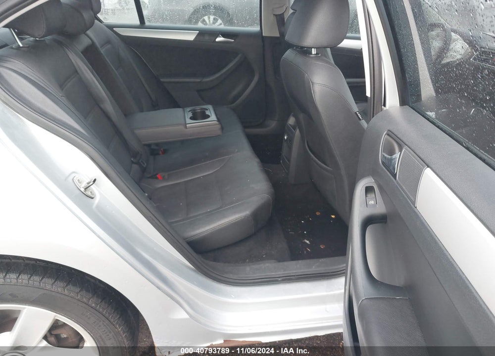 2011 VOLKSWAGEN JETTA 2.0L TDI VIN: 3VWLL7AJ5BM053472