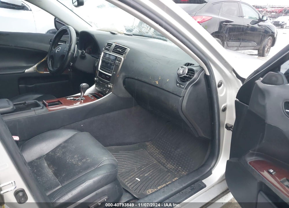 2007 LEXUS IS 350 VIN: JTHBE262872008827