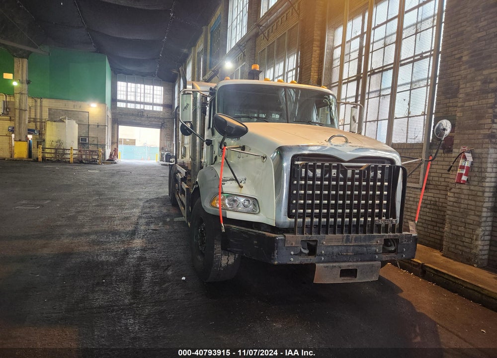 2016 MACK 800 GU800 VIN: 1M2AX18C9GM032223